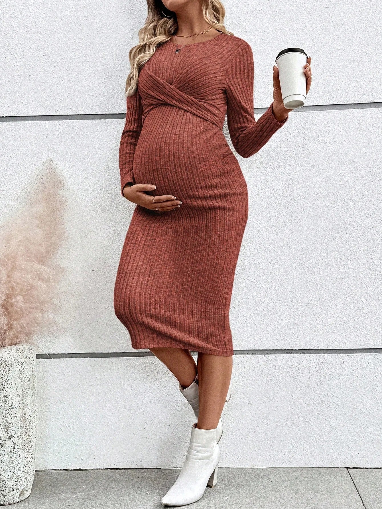 Prążkowana Sukienka Ciążowa z Wiązaniem